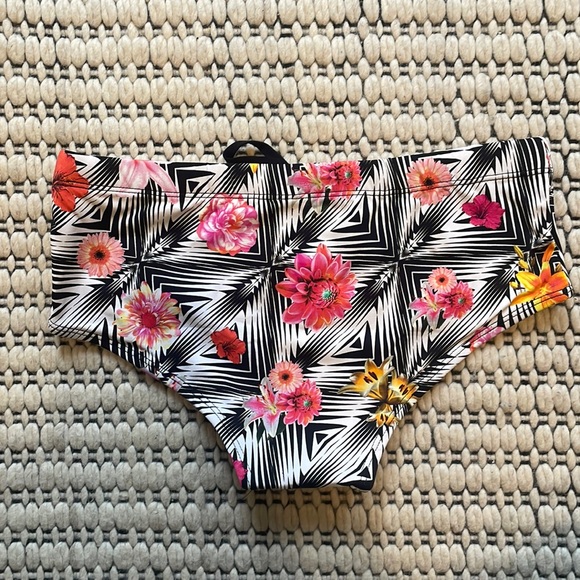Classic Handmade Brazilian Speedo  swim brief size LARGE 🌸🌺… - Picture 3 of 3